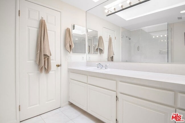 Building Photo - 916 15th St