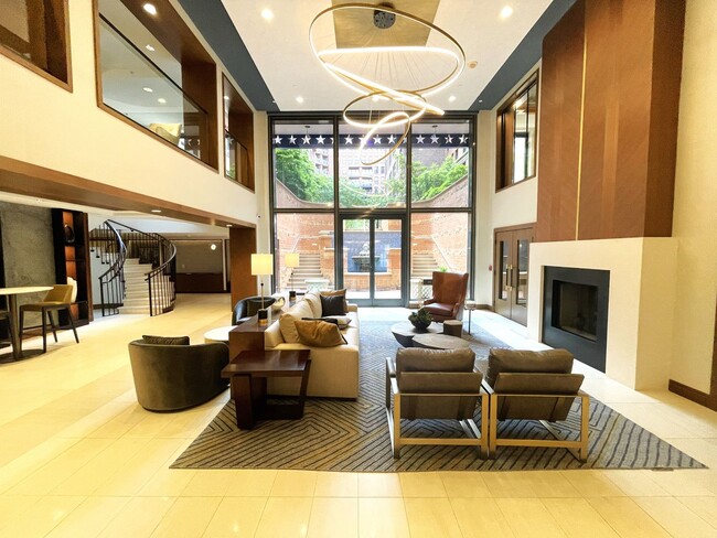 Building Photo - Luxurious living in Penn Quarter