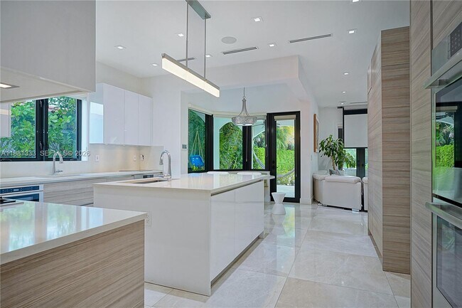 Building Photo - 3747 Prairie Ave