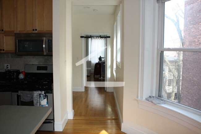 Building Photo - Great Brookline 4 Bed Apartment