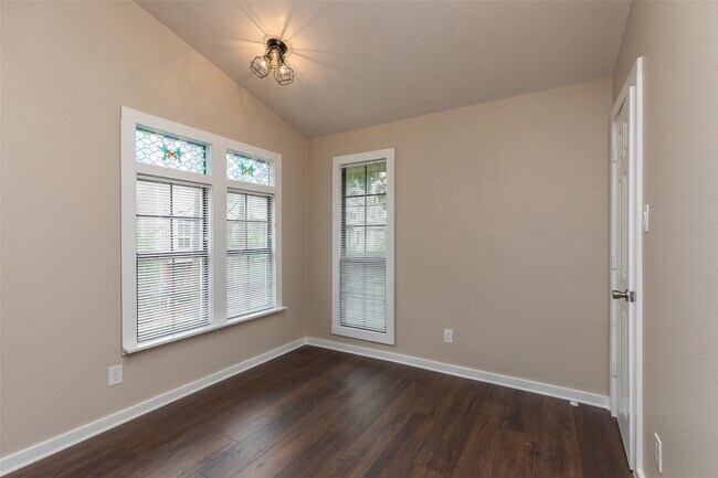 Building Photo - 1611 Oakdale St