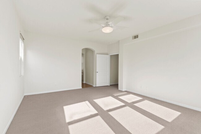 Building Photo - Remodeled 5 Bedroom Home in HOA