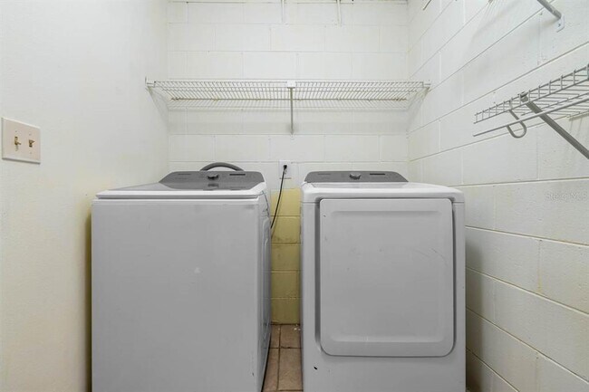 Building Photo - 1424 Vinetree Dr