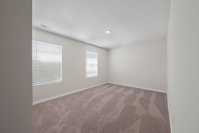 Building Photo - FOR RENT