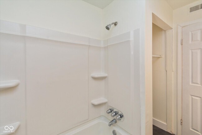 Building Photo - 5034 Allisonville Rd