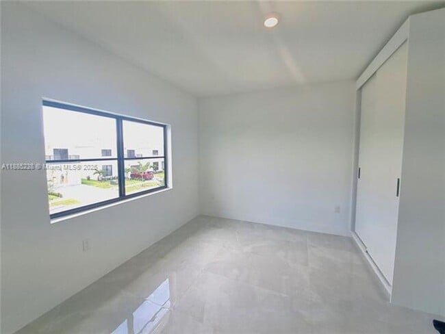 Building Photo - 1373 NW 1st St