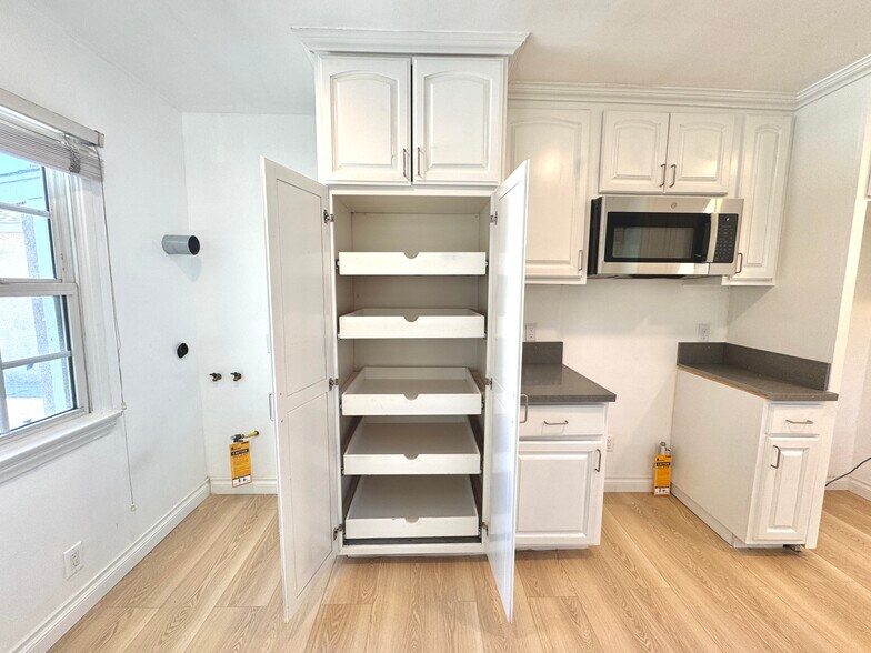 ample storage - 11720 Utah Ave