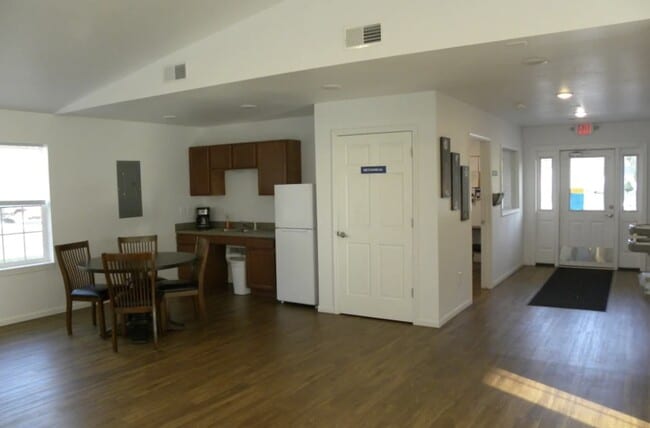 Building Photo - 701 Park Ave