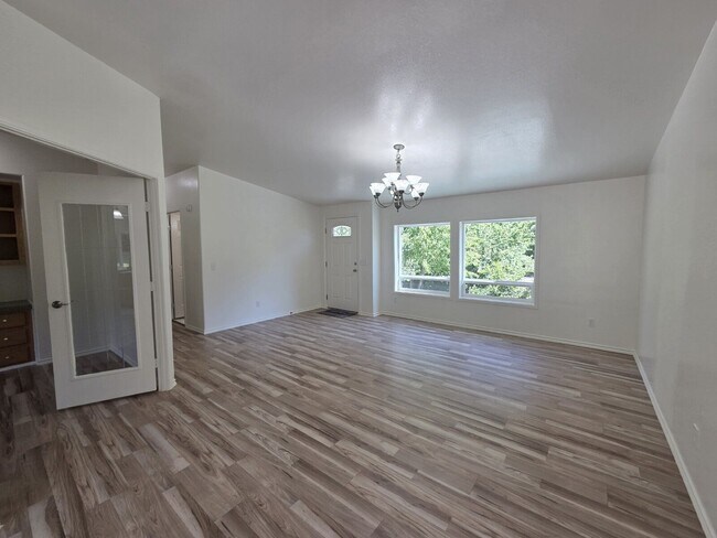Building Photo - 3950 Shoestring Rd