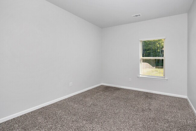 Building Photo - 157 High Leaf Dr