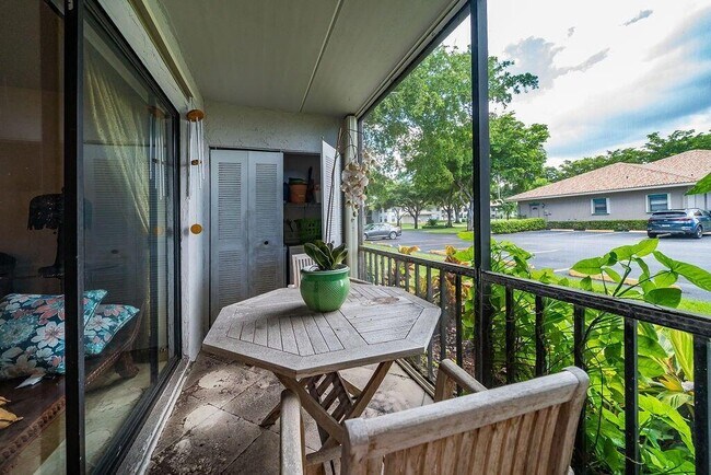 Building Photo - 9900 Pineapple Tree Dr