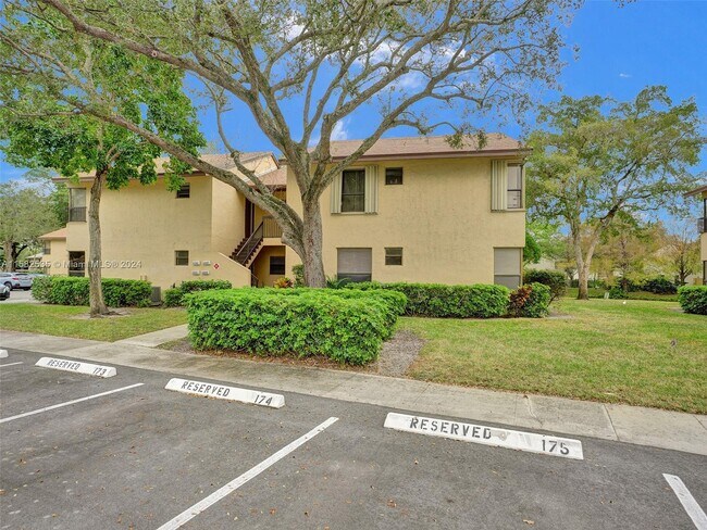 Building Photo - 3689 Cocoplum Cir