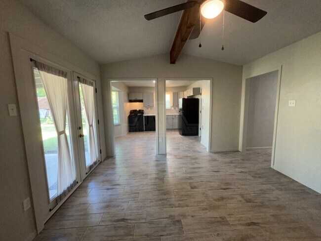 Building Photo - 1801 Hammond Dr