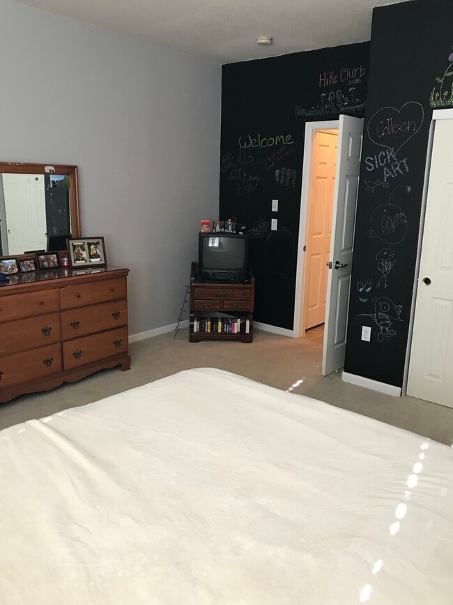 Building Photo - Beautiful 2 Bedroom/2 Bathroom Townhome in Kensington Estates