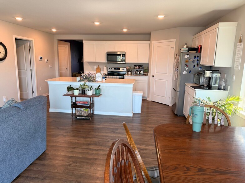 Building Photo - 4423 Schilling Dr