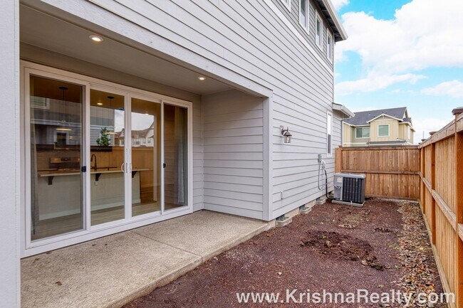 Building Photo - Beautiful 3-Bed | 2.5-Bath Townhome | Expansive Private Outdoor Space | Reeds Crossing