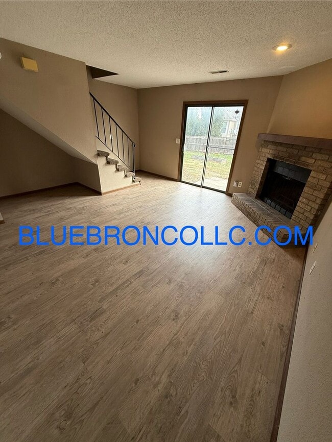 Building Photo - New vinyl plank flooring and updated finis...