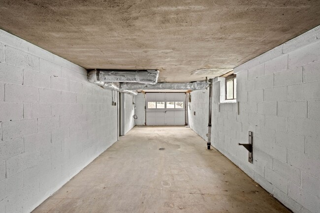 Building Photo - Stunning 2 bedroom home in Penn Hills available August 1!