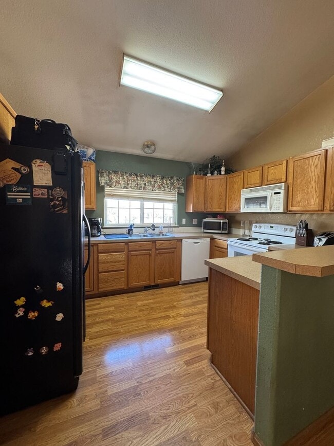 Building Photo - Great Tri-level home in West Loveland