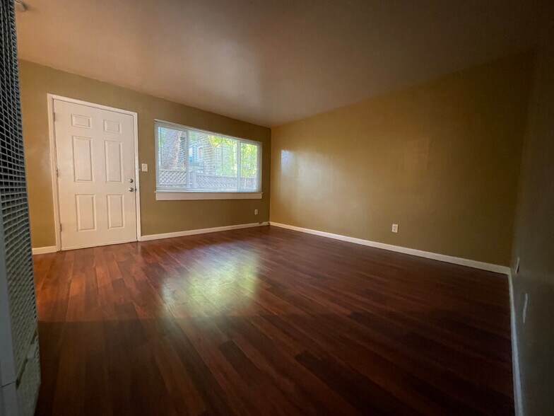 Building Photo - 2009 McGee Ave