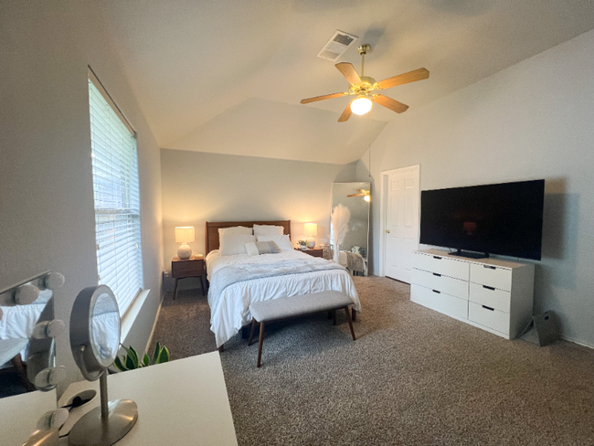 Building Photo - 4405 S Summercrest Loop