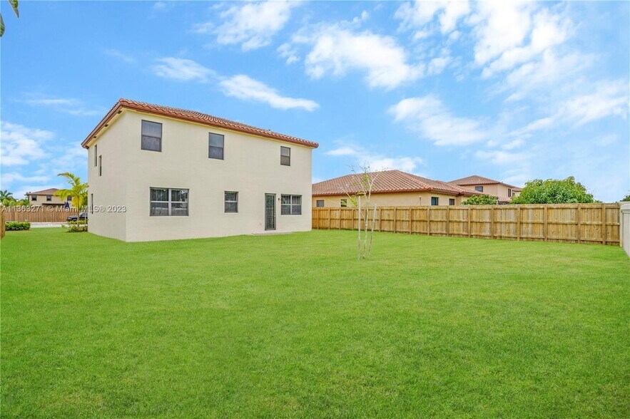 Building Photo - 2637 SE 1st St