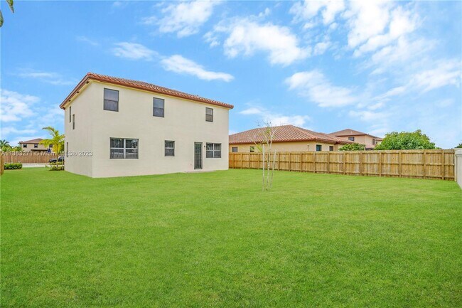 Building Photo - 2637 SE 1st St