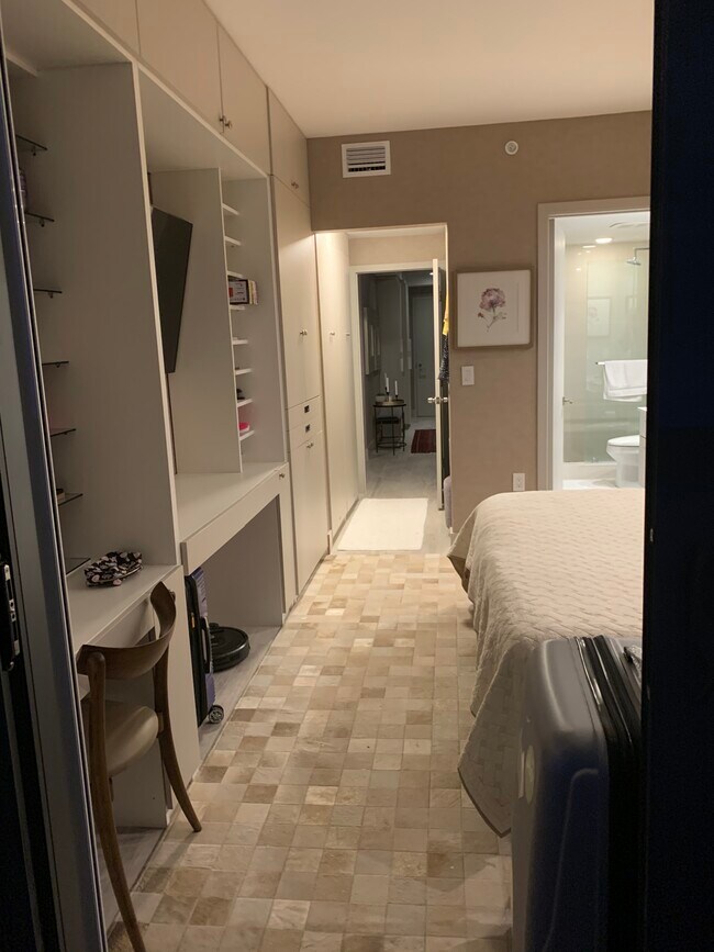 SUITE MASTER - 45 SW 9th St