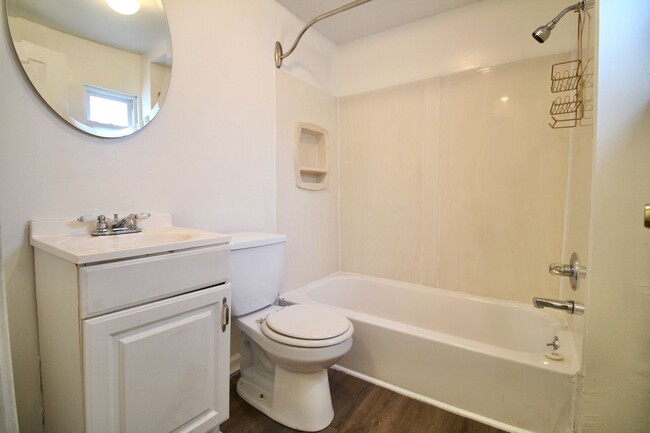 Building Photo - 3 bedroom 1 bathroom ranch with fenced bac...
