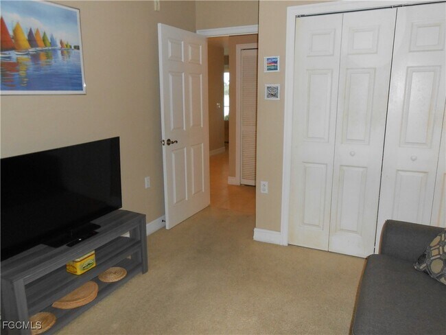 Building Photo - 10720 Ravenna Way