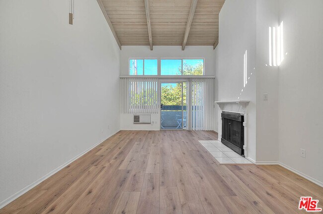 Building Photo - 4900 Overland Ave