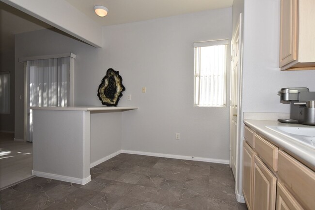 Building Photo - Specious 2-Bed / 2-Bath Condo at Desert Pi...