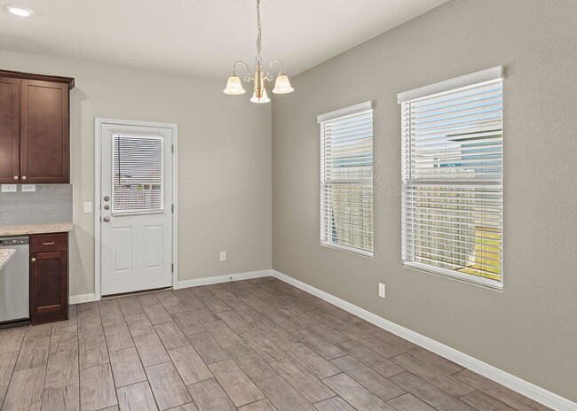 Building Photo - Beautiful 3 Bedroom Home with Open Layout ...