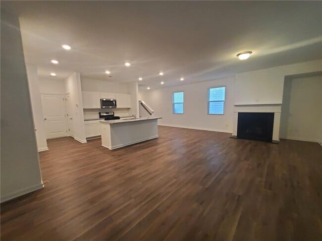 Building Photo - 5940 Lyon St