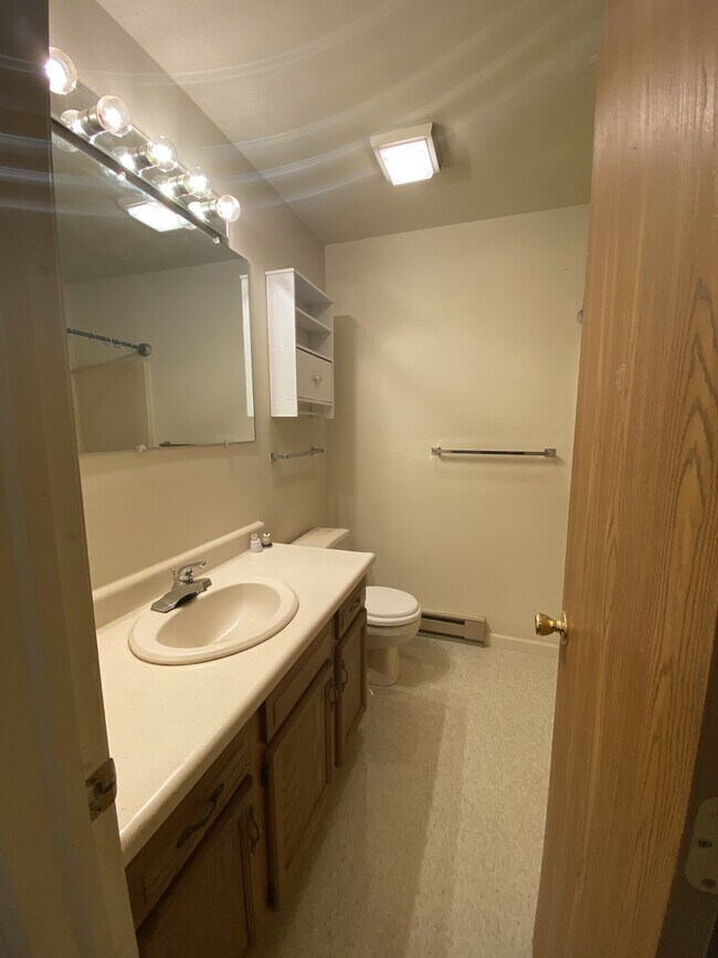 Building Photo - 212 Magnolia Dr