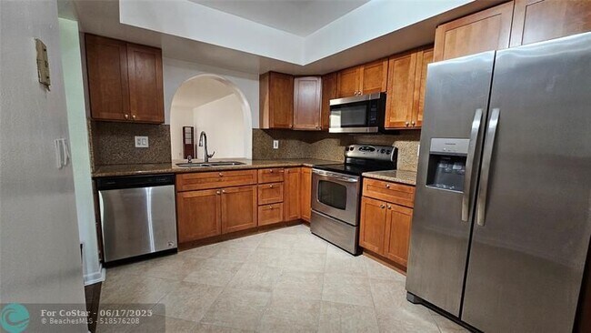 Building Photo - 16171 Blatt Blvd