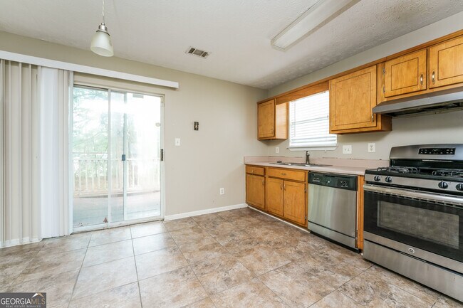 Building Photo - 5795 Meadowview Rd