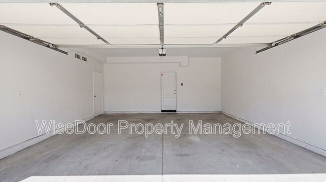 Building Photo - 1087 Waterfall Way
