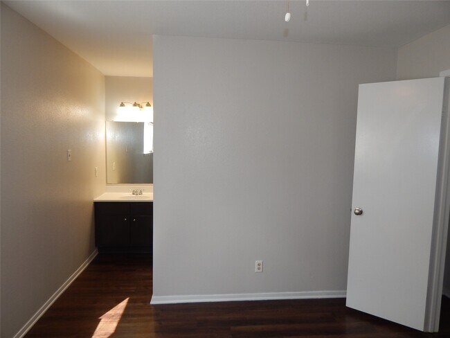 Building Photo - 204 Northpointe Ave