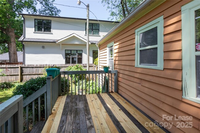 Building Photo - 3440 Oakwood Ave