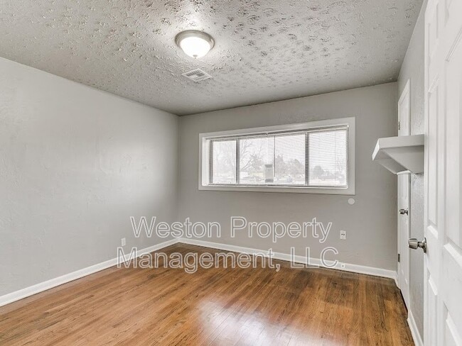 Building Photo - 5721 SE 8th St