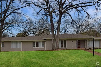 Building Photo - Stunning 3 Bed 3 Bath Home in Southeast Ty...