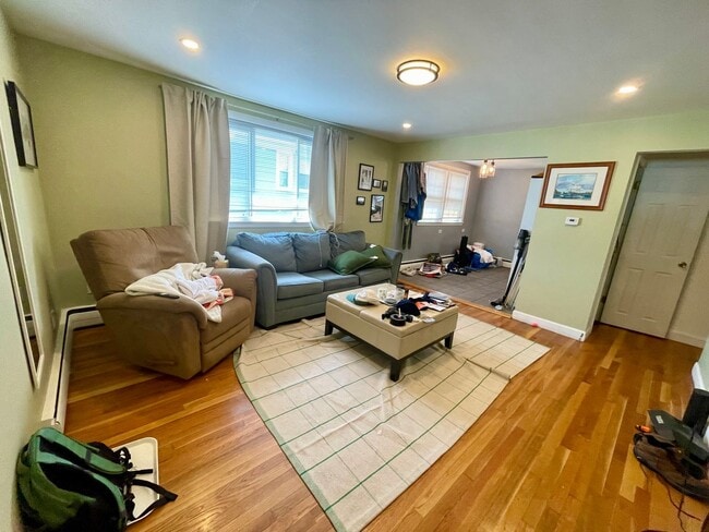 Building Photo - 1 Bedroom Condo for Rent $2,400