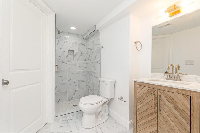 Building Photo - 727 N Collington Ave