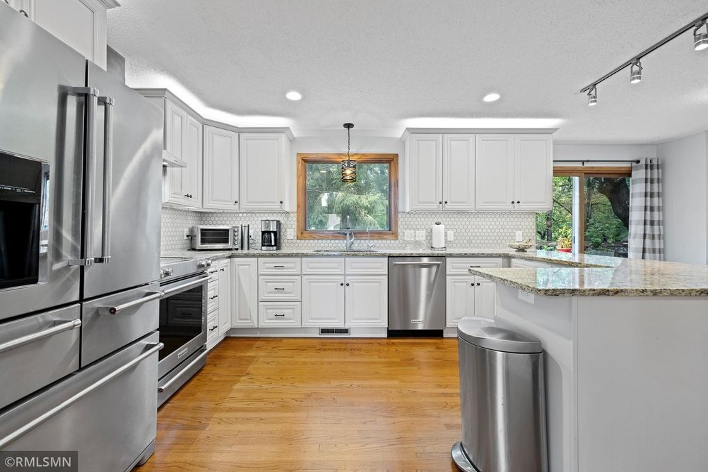 Kitchen - 6868 Stonewood Ct