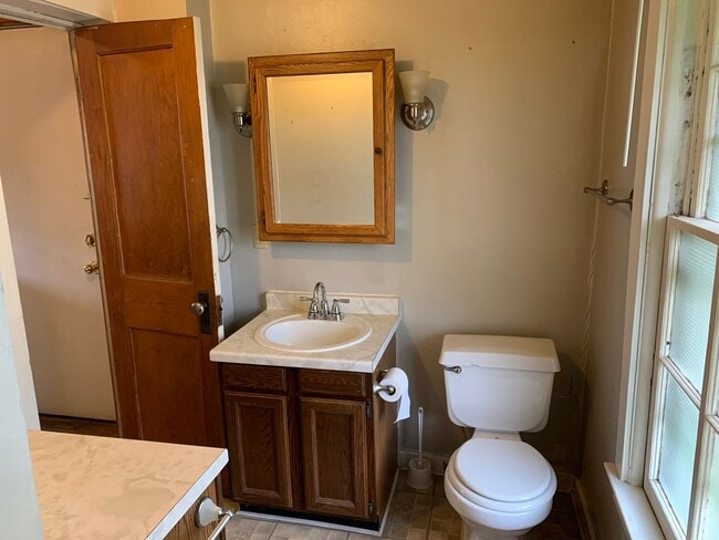 Building Photo - 841-841 Milton Ave