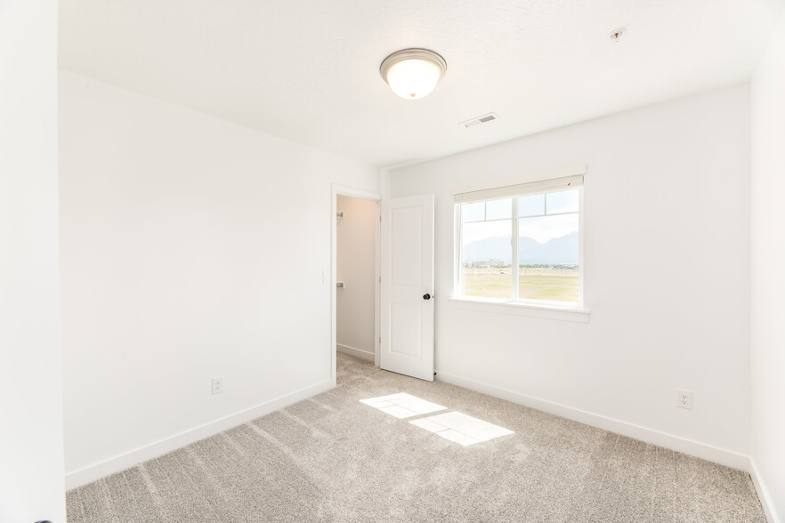 Building Photo - 4198 W Gooseneck Ct