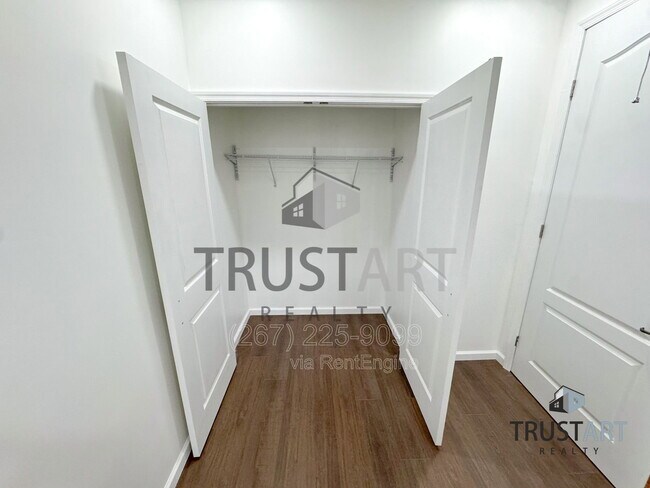 Building Photo - 910 N 41st St