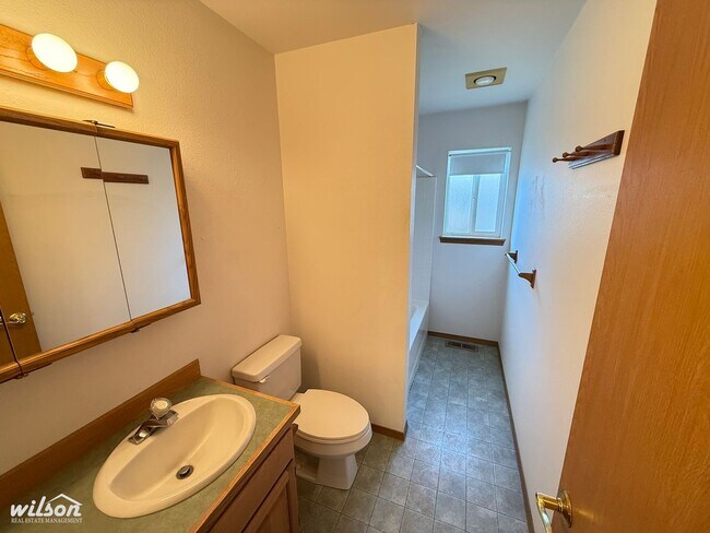 Building Photo - 601-603 Jade Pl