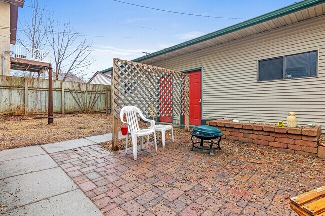 Building Photo - 2537 Aldrich Ave S